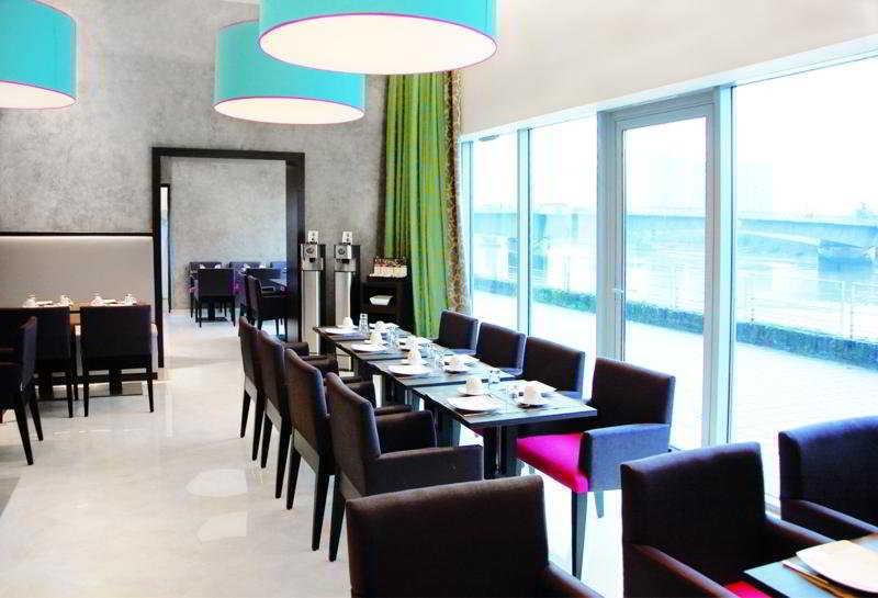 Residhome Nantes Berges De La Loire Restaurant photo